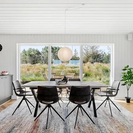 3 Bedroom Awesome In - A01305